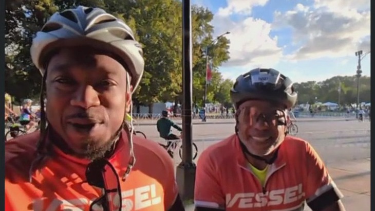 Thousands of bicyclists take over Chicago's DuSable Lake Shore Drive