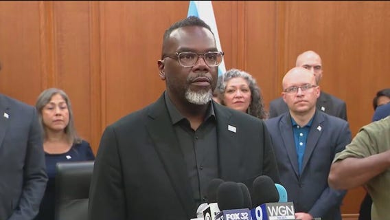 Chicago Mayor Brandon Johnson signs citizen protection order