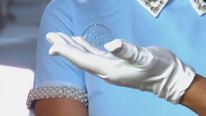 Bubble science experiments: Chicago museum celebrates 200M visitor with bubbles