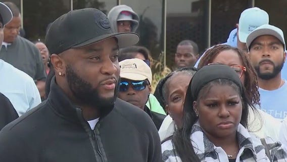 Parents of teens shot at Chicago pool sue suspected shooter, Park District