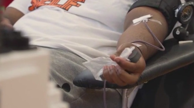 Red Cross & WeLoveU Foundation hold Chicago area blood drive