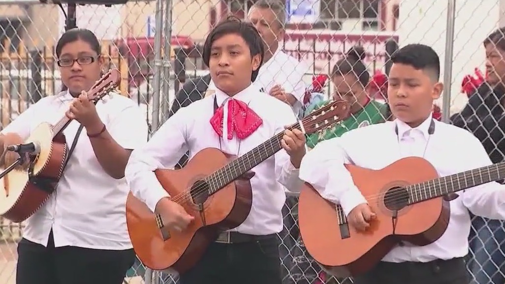 Despite fears of immigration raids, Chicago Mexican Independence parade still a go