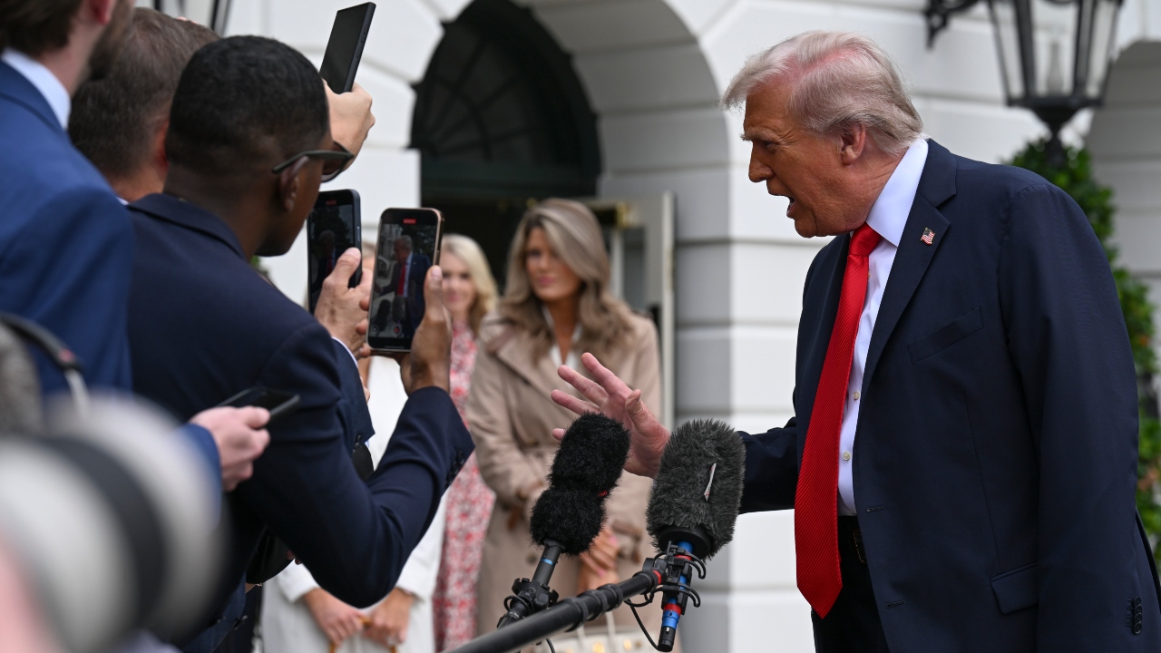 Trump shuts down reporter over 'war with Chicago' question: 'You never listen'