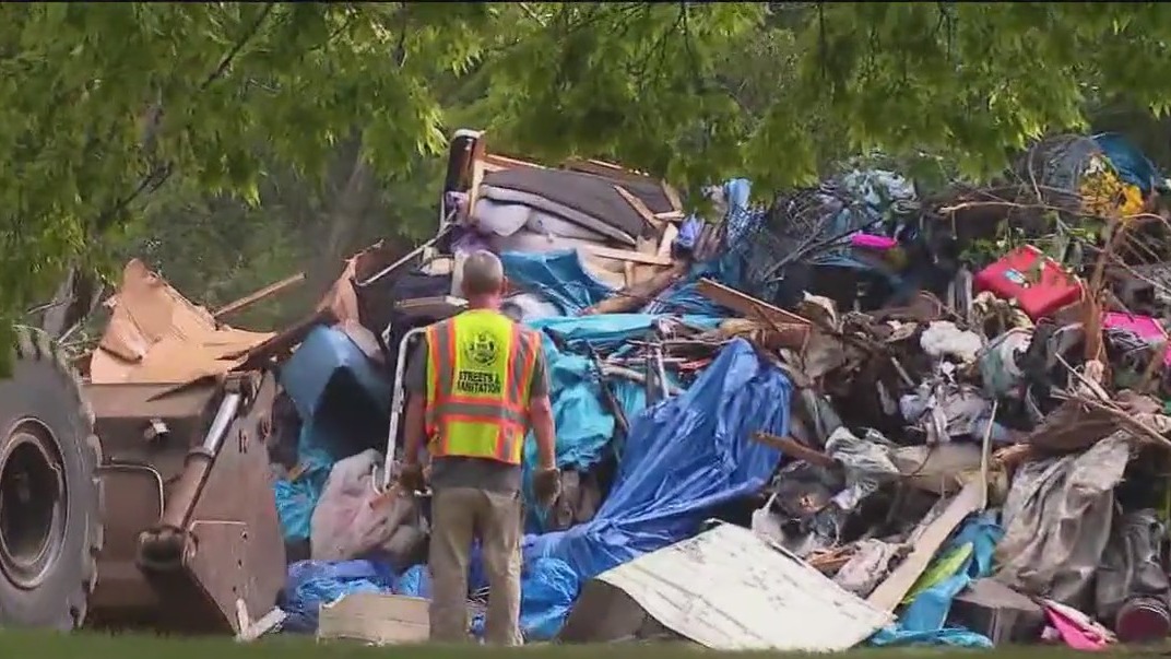 Homeless encampment on Chicago's North Side cleared after fires, safety concerns