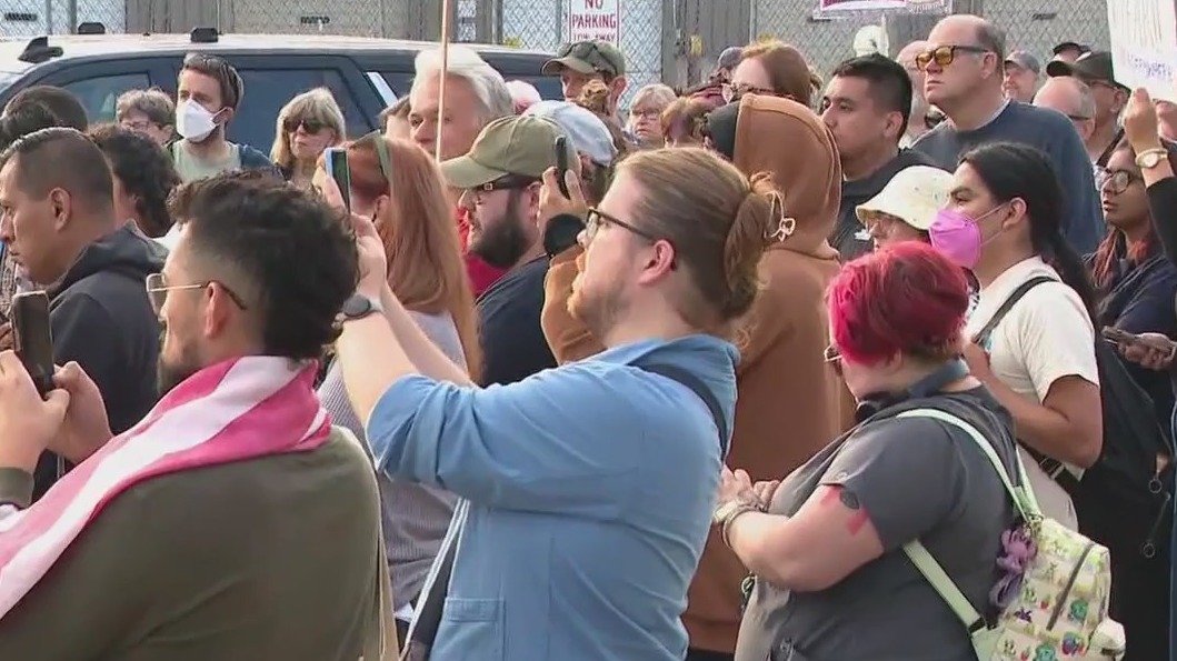 ICE protesters stage 12-hour demonstration outside suburban Chicago facility