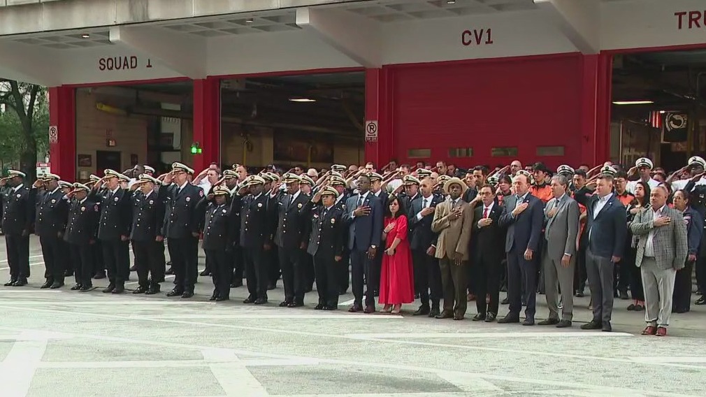 Chicago holds moment of silence for 9/11 victims, heroes