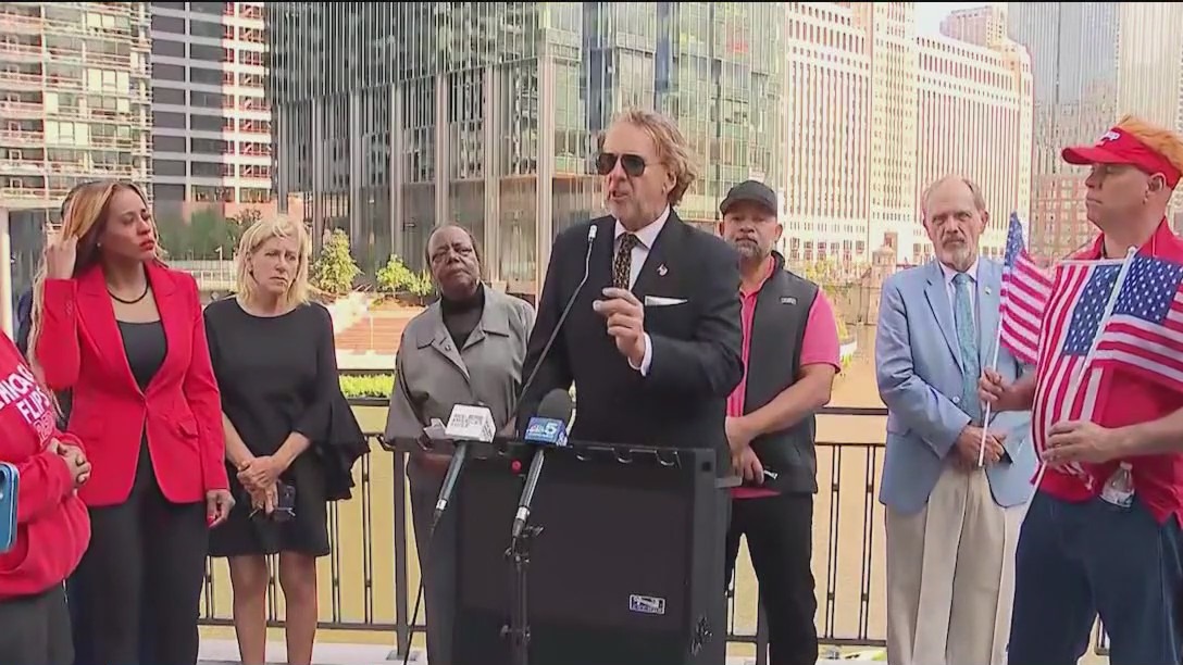 'Chicago Flips Red' demands federal action