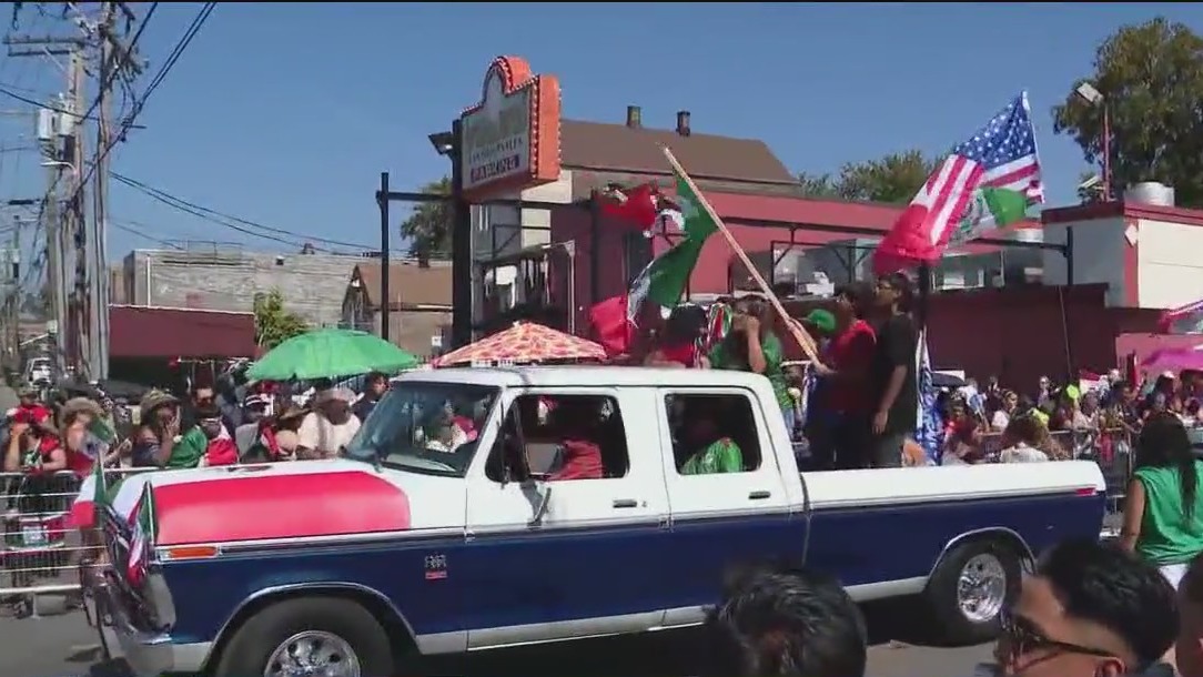 Little Village holds Mexican Independence Day Parade | FOX 32 Chicago