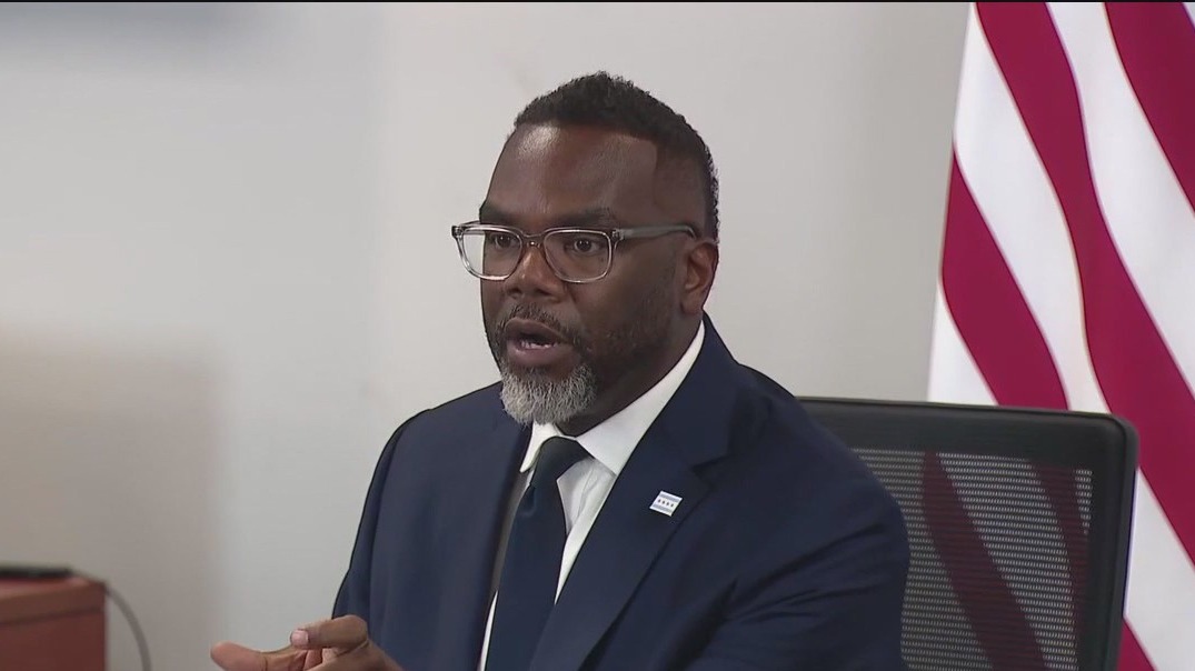 Brandon Johnson signs 'Right to Protest' executive order