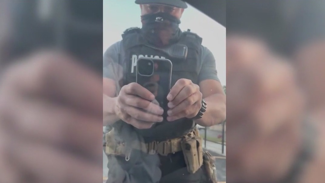 Neighbors rally amid surge of ICE raids on Chicago's NW Side