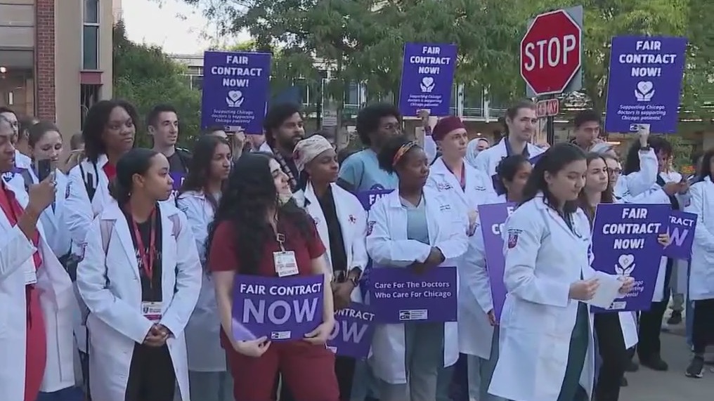 UChicago resident physicians rally for fair pay and first union contract