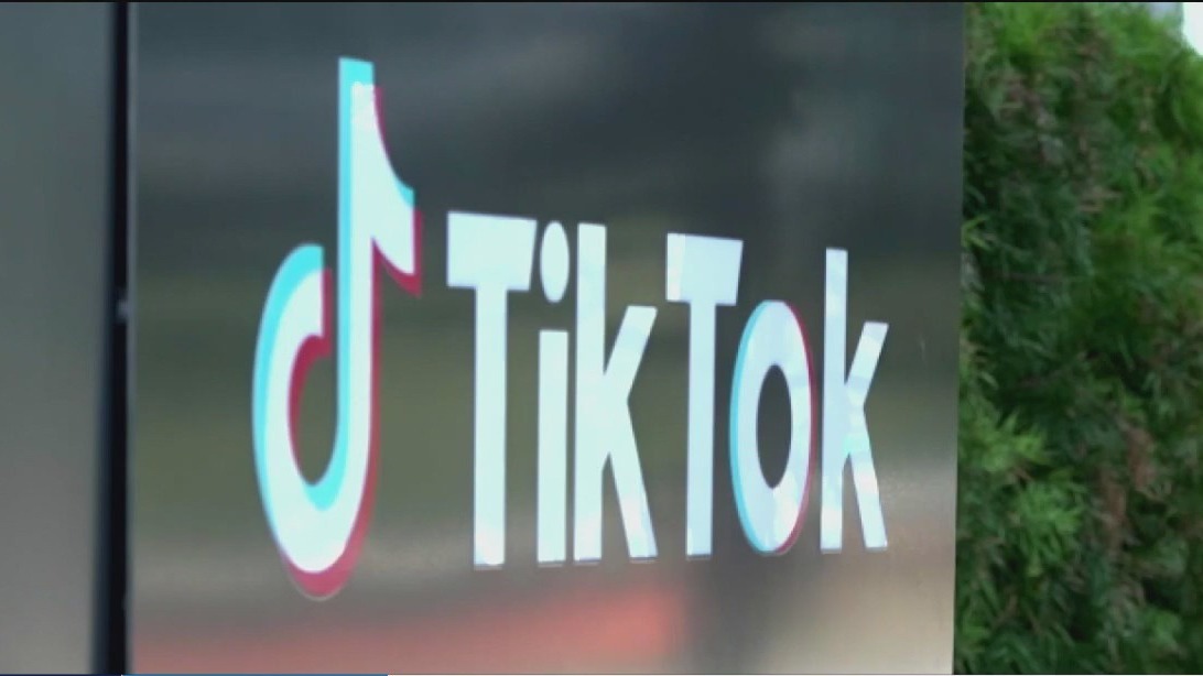 Trump signs order to approve TikTok deal