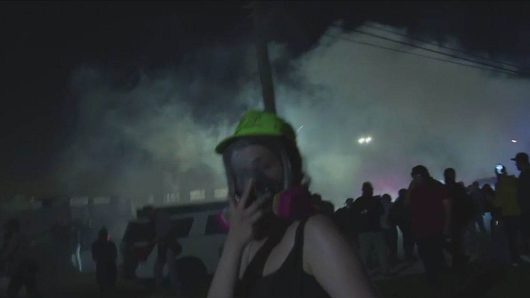 ICE agents deploy tear gas as Broadview ICE protests continue