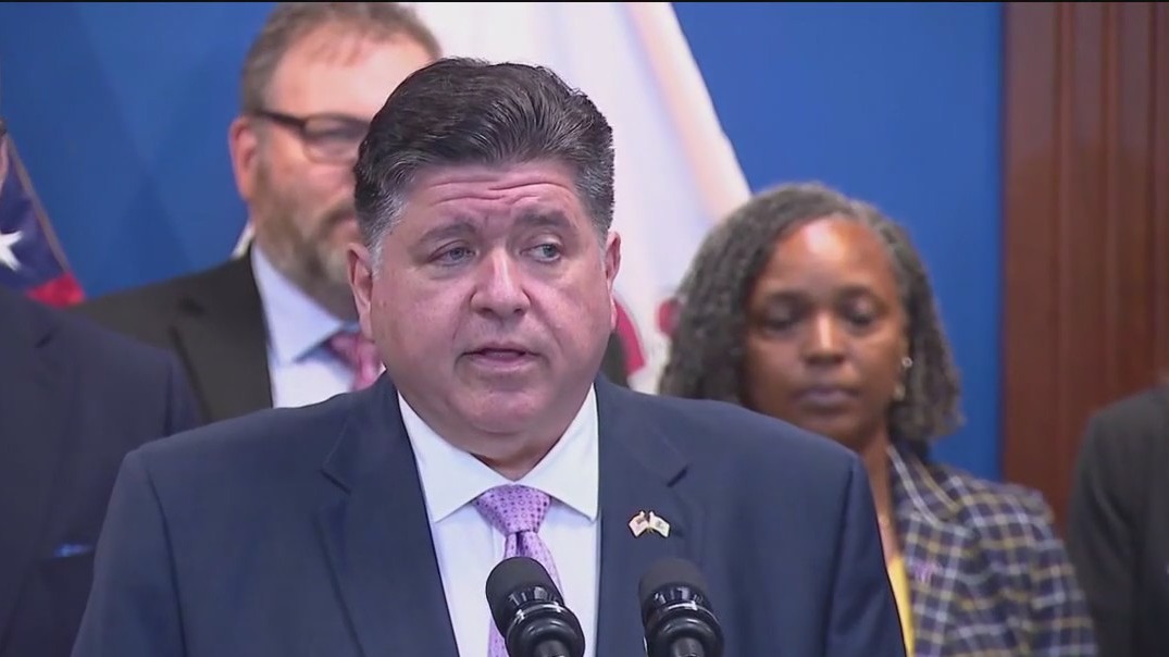 Feds seek deployment of 100 troops to Illinois to protect ICE agents, Pritzker says