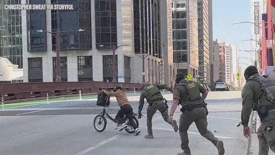 Border Patrol agents chase bicyclist in downtown Chicago