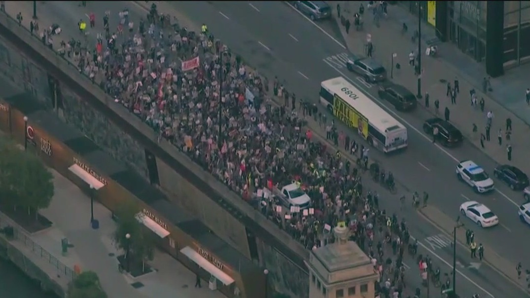 Protesters march in downtown Chicago amid increased ICE activity