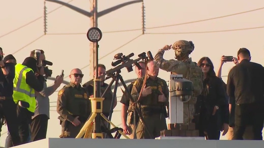 Noem, top DHS officials show up at Broadview ICE protest | FOX 32 Chicago