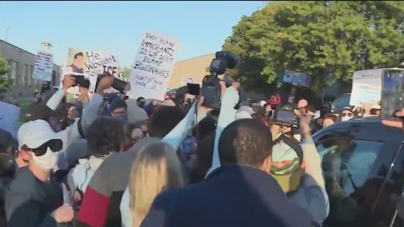 ICE protesters scoff at Broadview's limitations on protest hours