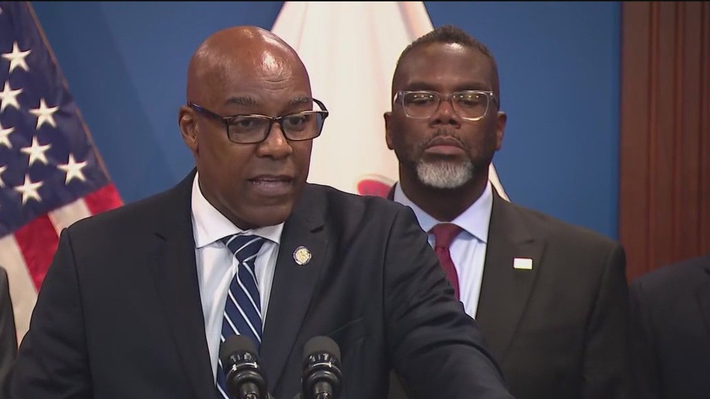 Texas National Guard en route to Chicago as Illinois sues Trump admin