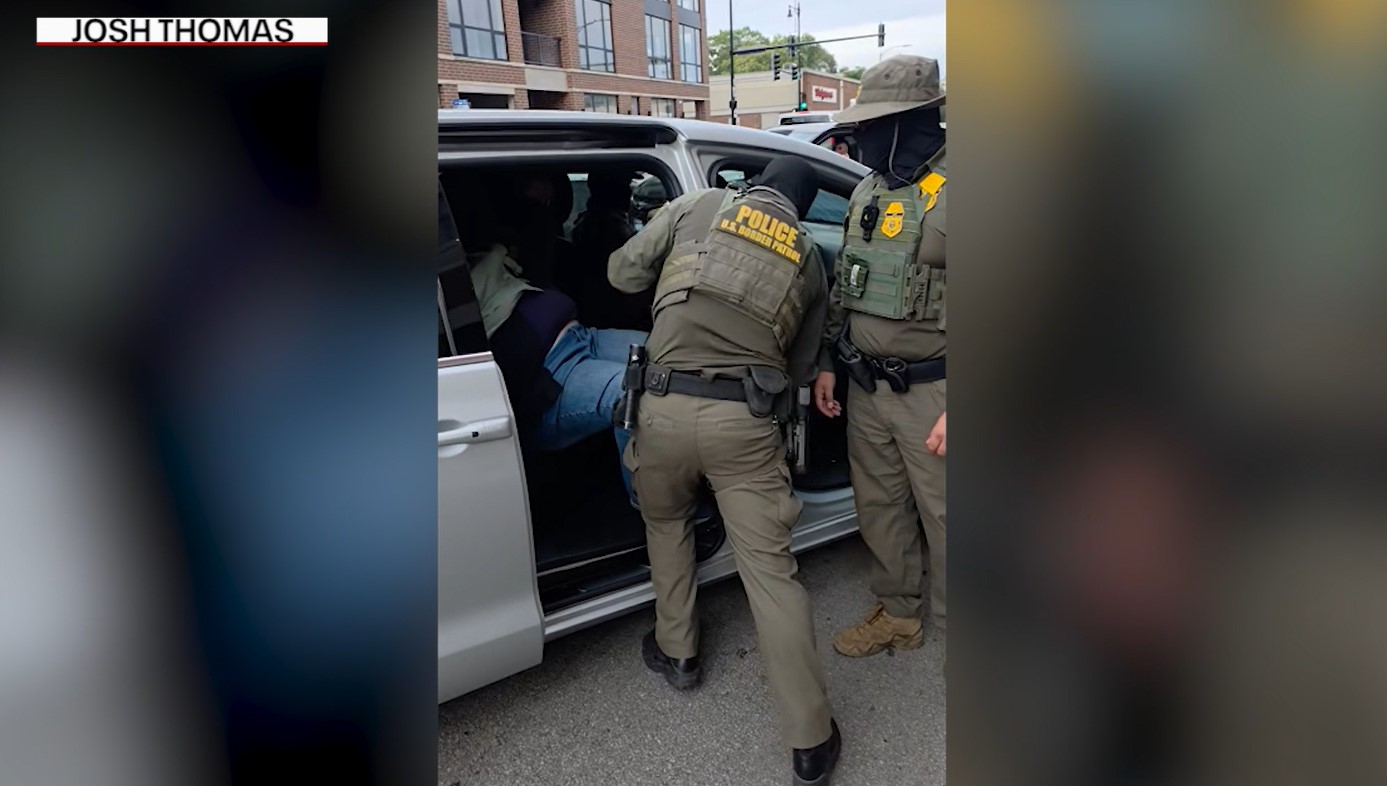 WGN News employee detained by federal agents on Chicago's North Side, videos show