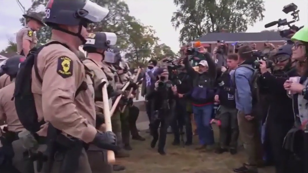 Groups decry Broadview mayor shrinking protest zone at ICE facility