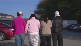 Rideshare drivers rally to support families after Chicago-area ICE detentions