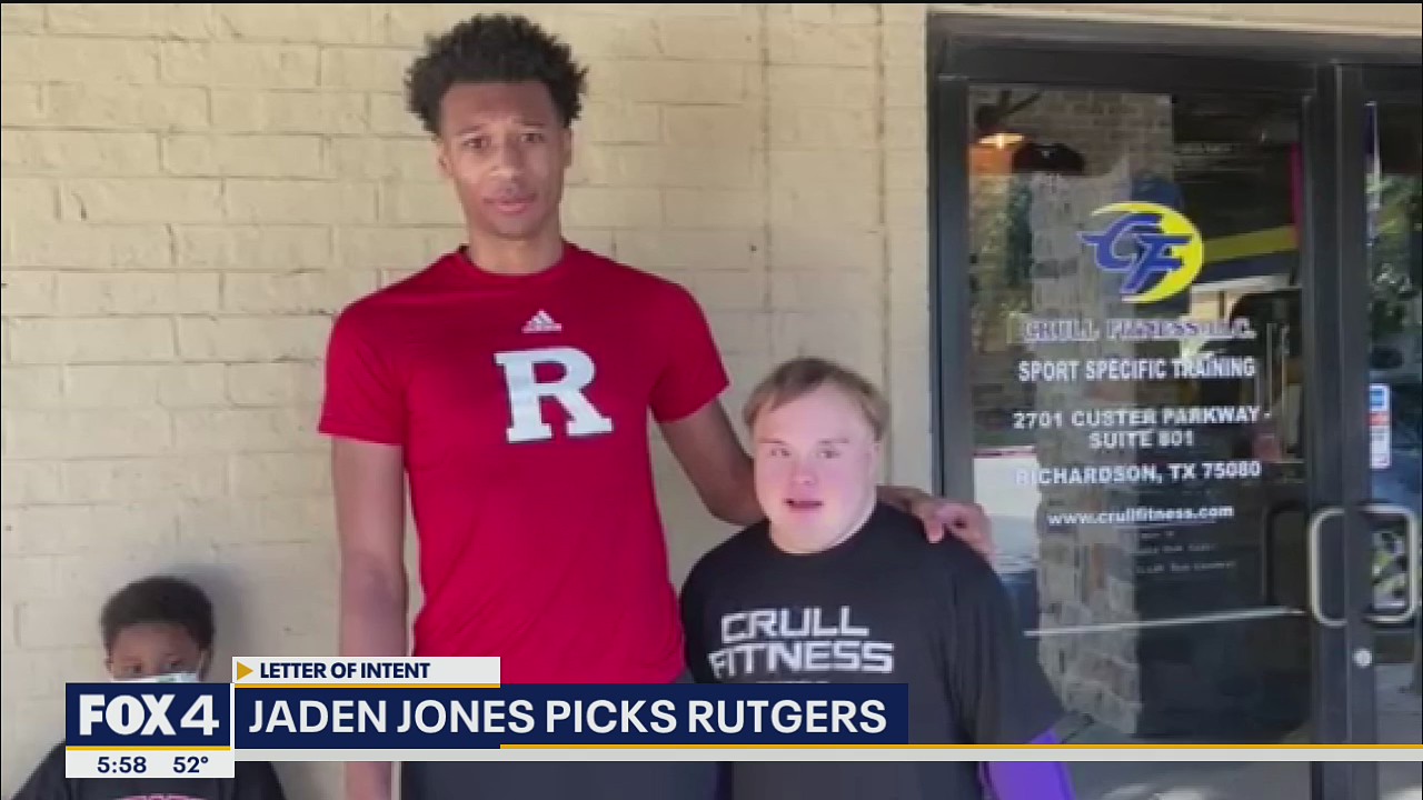 Jaden Jones signs his letter of intent to play for Rutgers
