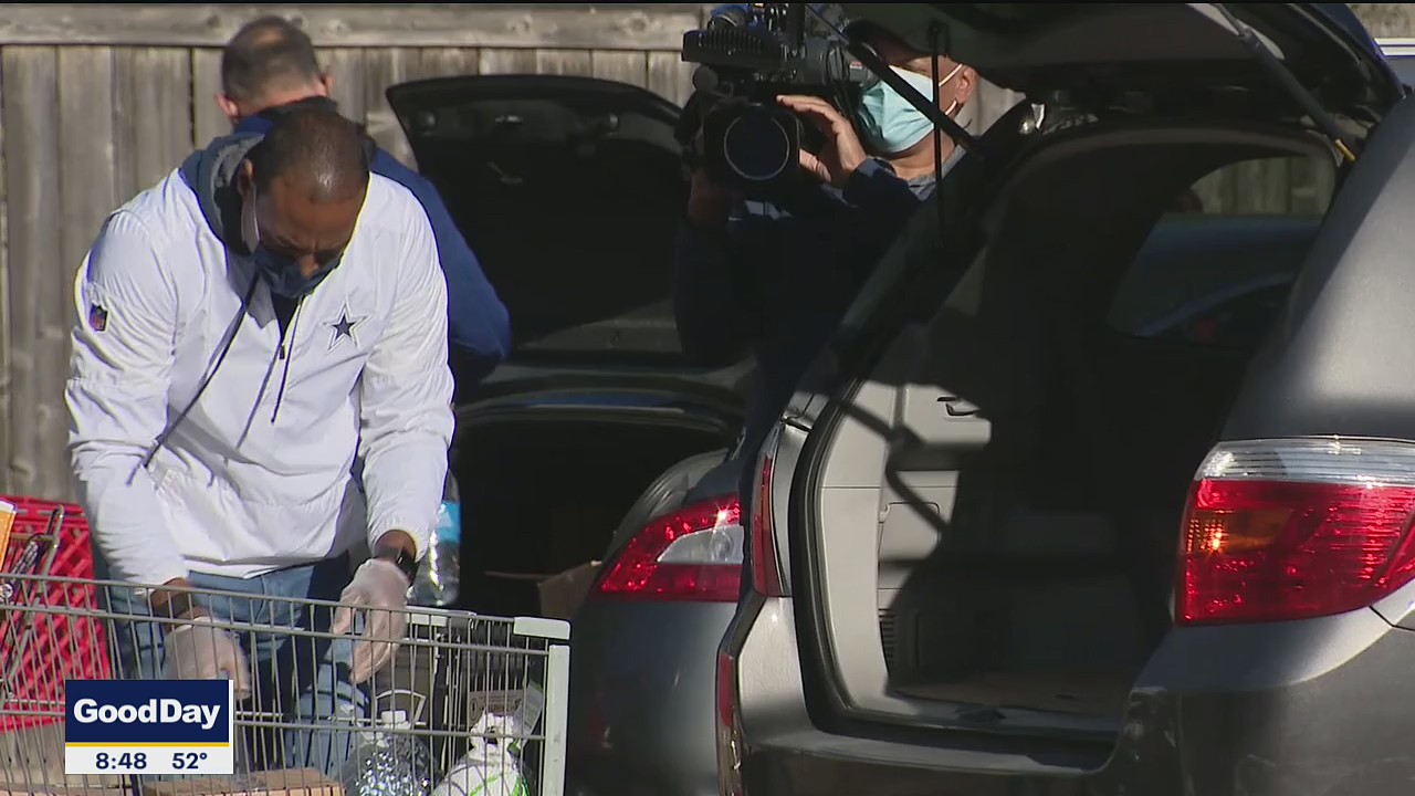 Dallas Cowboys legends pitch in for Thanksgiving tradition