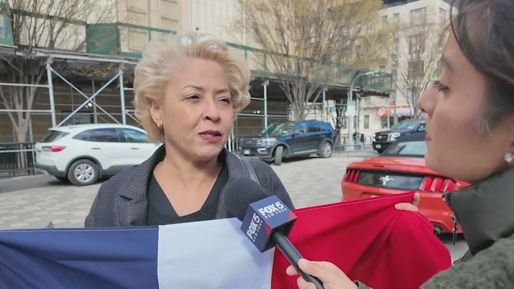 Families await news after nightclub roof collapse