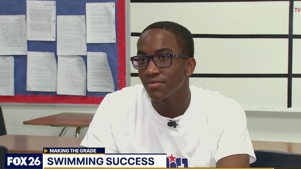 Kashmere High School swimmer is Making the Grade