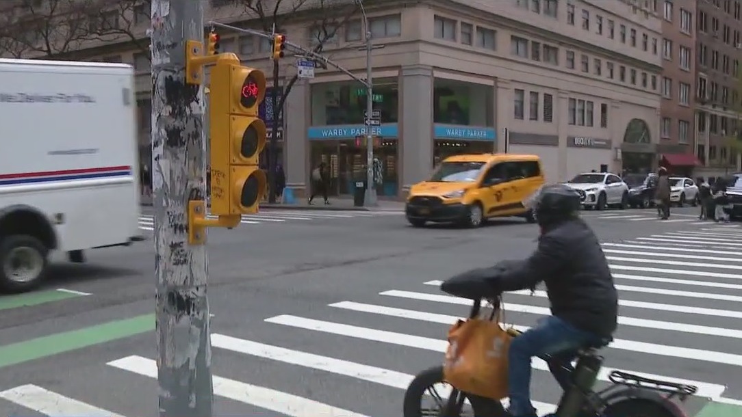 NYC installs new bike traffic lights on UES