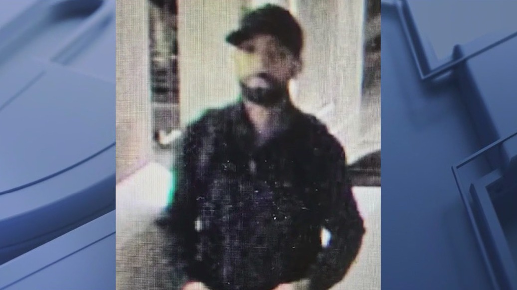 Police hunt for suspect after subway stabbing