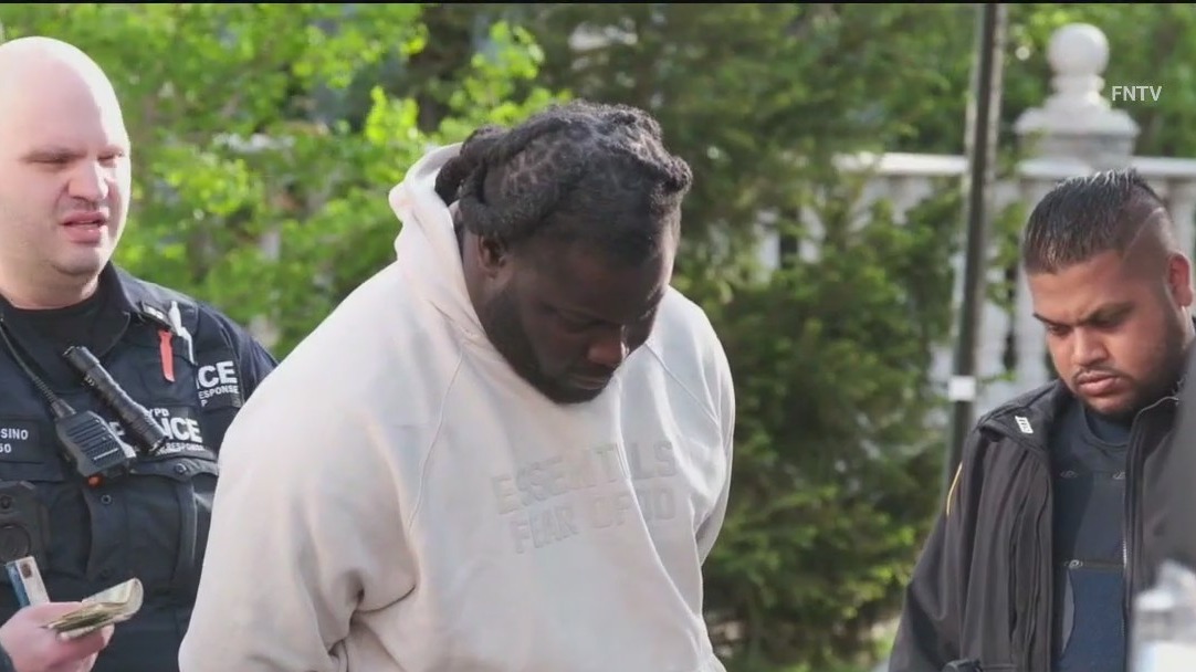 Off-duty NYPD officer shot in robbery attempt