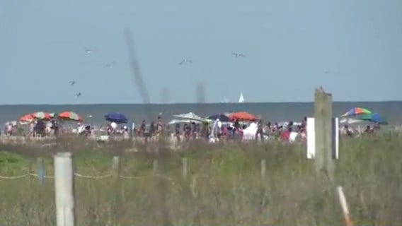 Great weather brings hundreds to Galveston beaches