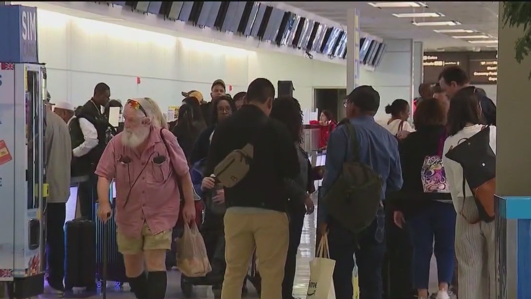 Flights delayed for hours at Newark airport