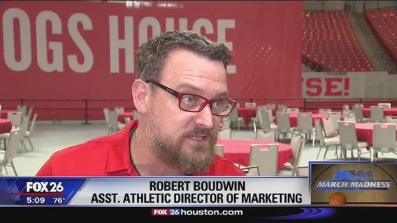 Cougars Sweet 16 watch party at Fertitta Center