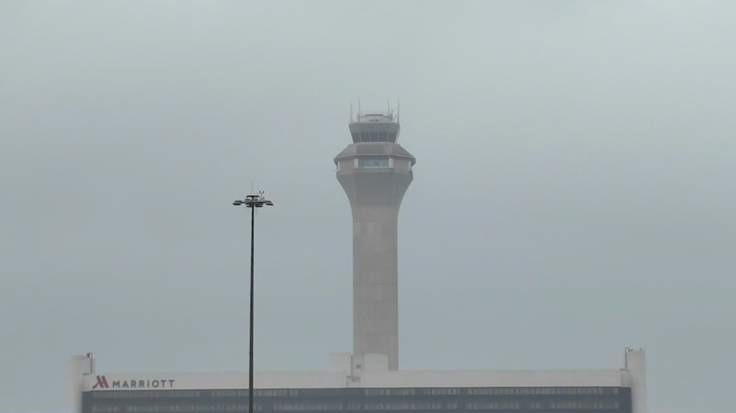 Flight chaos continues at Newark Airport