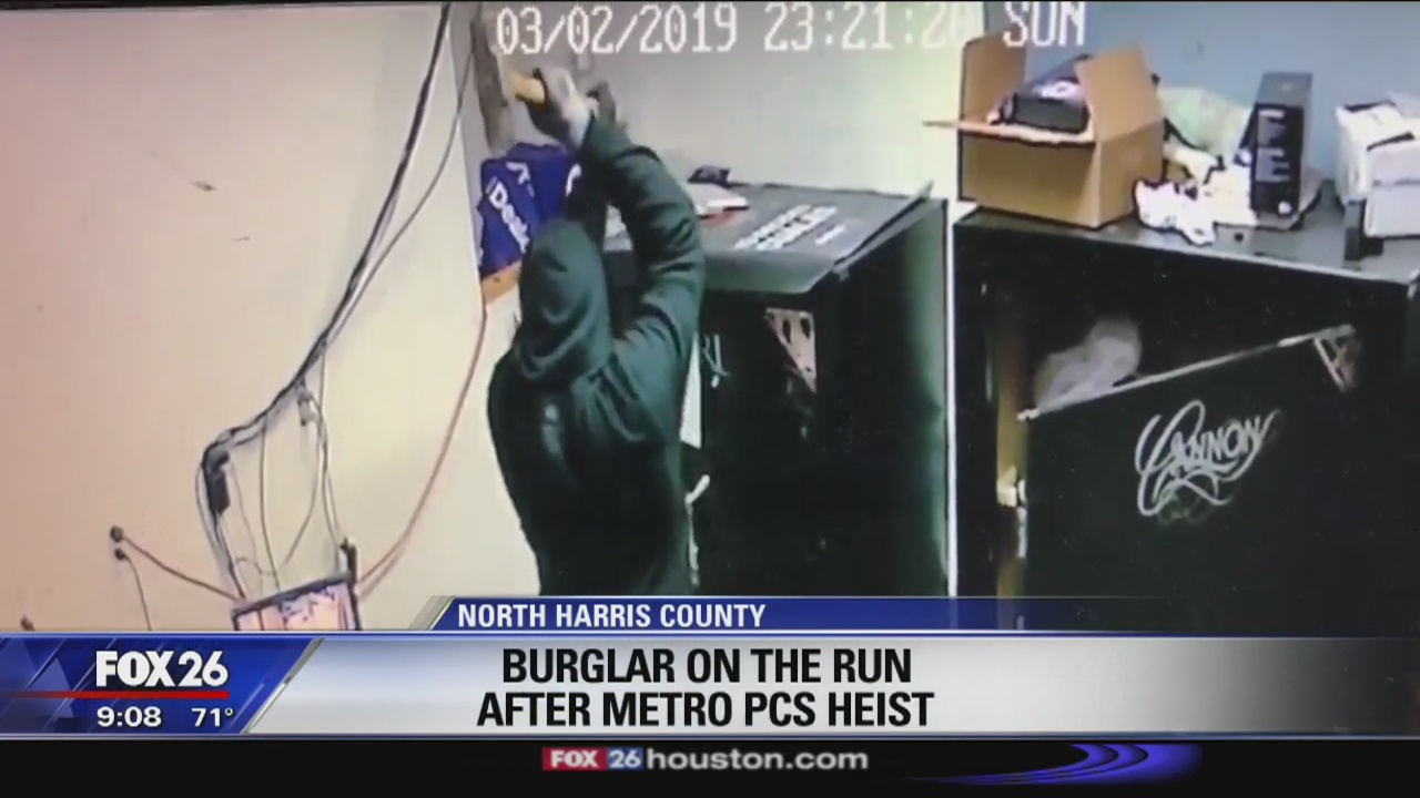 Suspect uses sledgehammer in store burglary