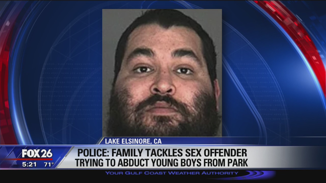 Police: Family tackles sex offender trying to abduct young boys from park