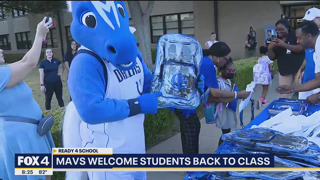Mavs help welcome Dallas students back to school