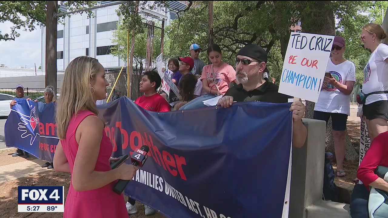 Immigration reform protests held by citizens separated from undocumented spouses