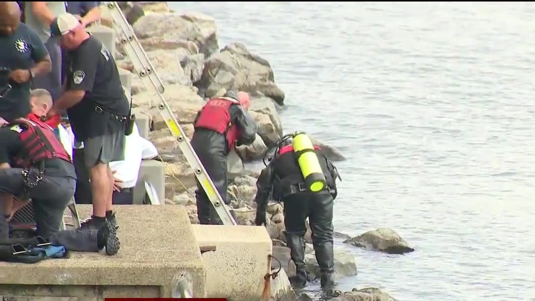 Frantic search for teen missing in the East River