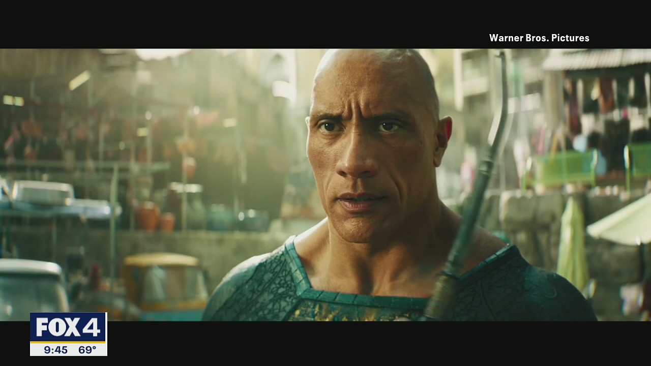 Extra: The Rock, Selena Gomez and Kanye West