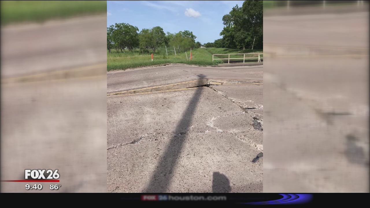 Pasadena road buckles, Red Bluff north of Spencer Highway closed