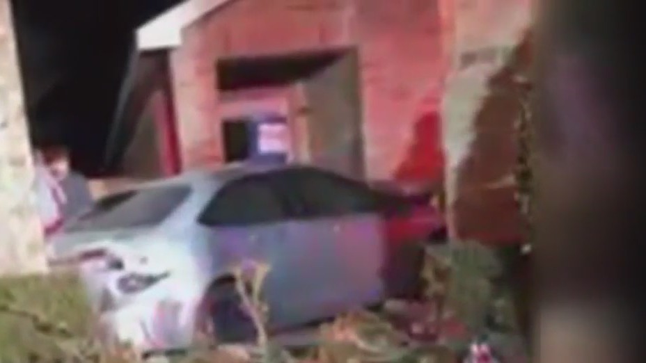 Car crashes into Fort Worth family's new home | FOX 4 Dallas-Fort Worth