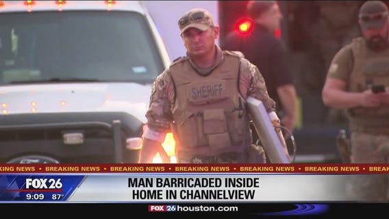 Man barricaded inside home in Channelview
