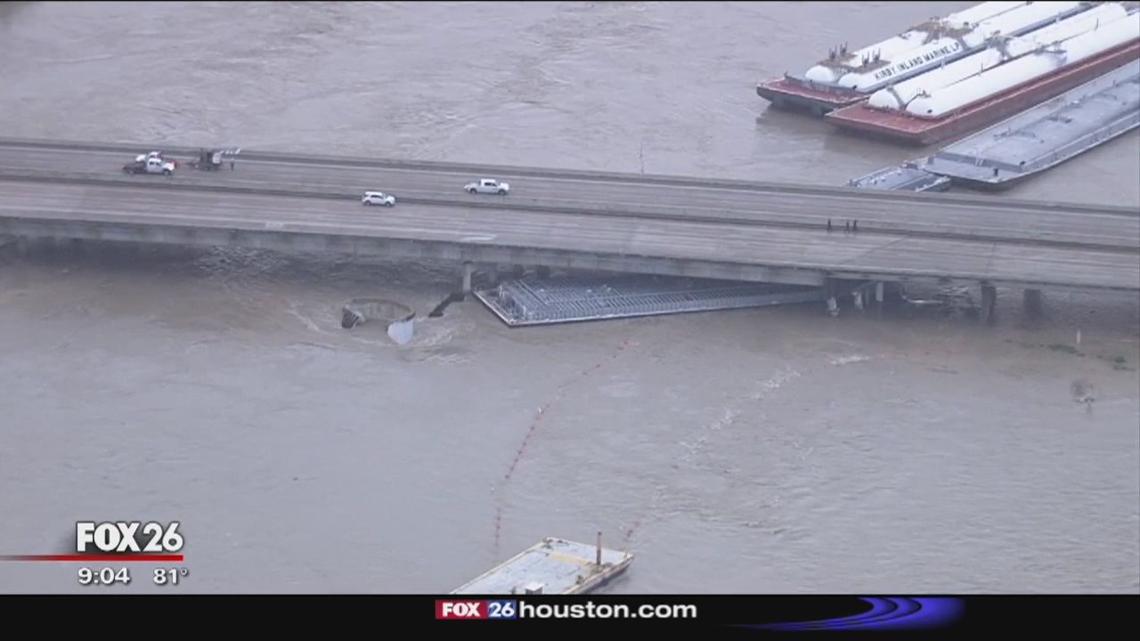 EPA meets with residents to discuss barge crash into waste pit