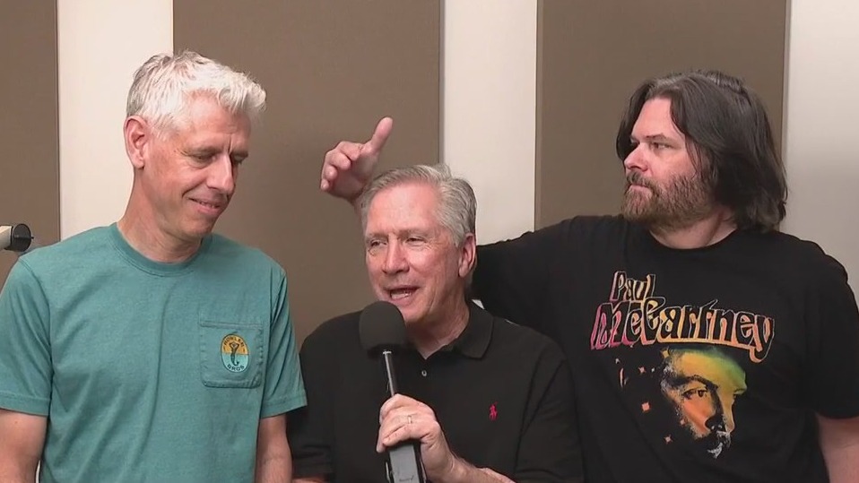 Ticket Thursday: Gordon Keith and Craig Miller tower over Mike Doocy while talking USFL