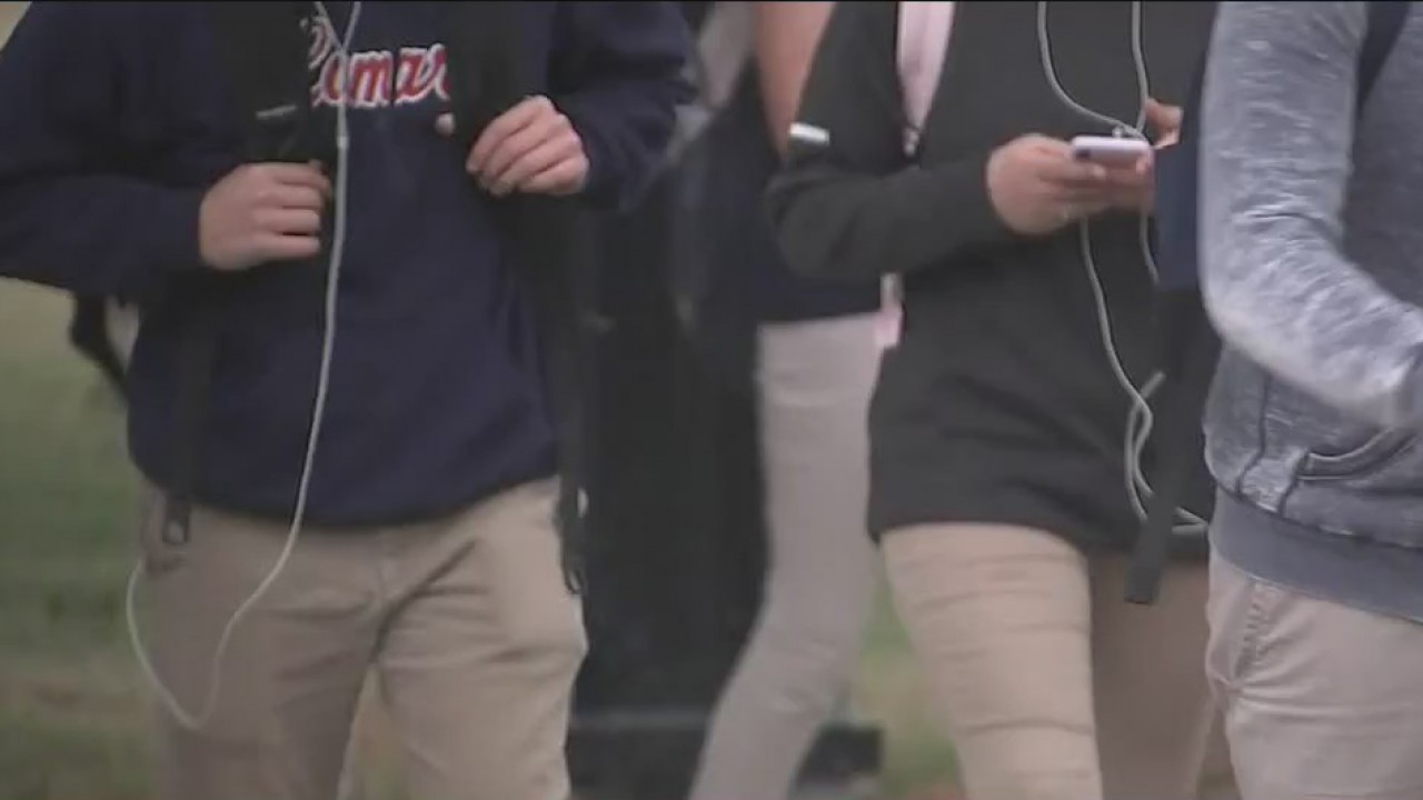 Lamar HS student hospitalized after possible vaping incident