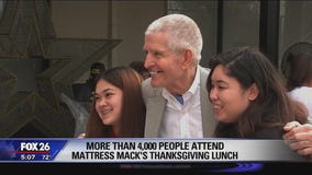 More than 4,000 people attend Mattress Mack?s Thanksgiving lunch